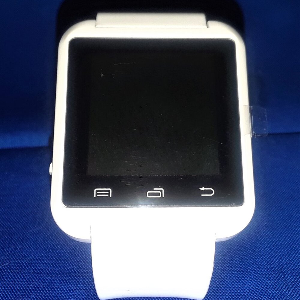 BRAND NEW SMART WATCH - White - Comes in a box.
